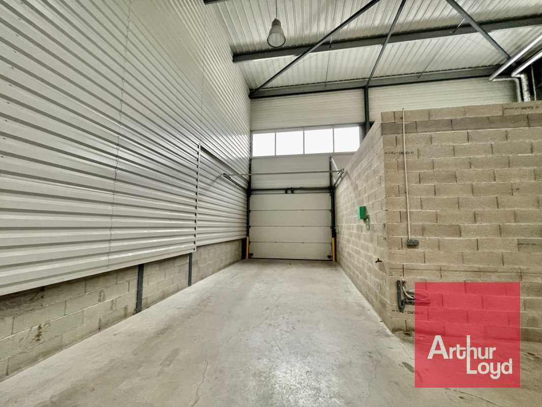 ARTHUR LOYD vous propose à la location un local d