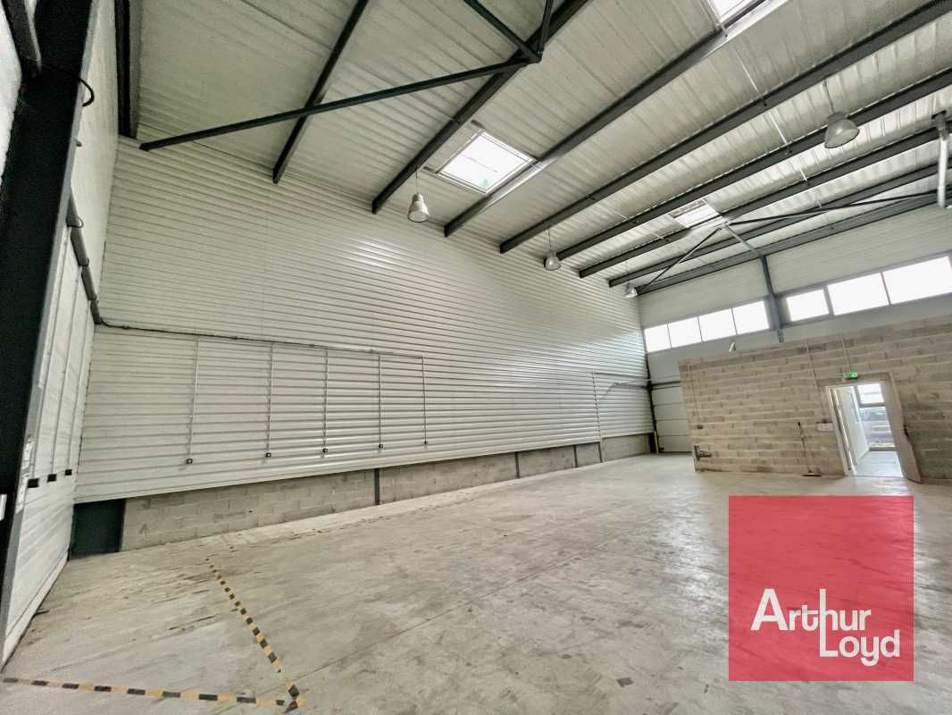 ARTHUR LOYD vous propose à la location un local d