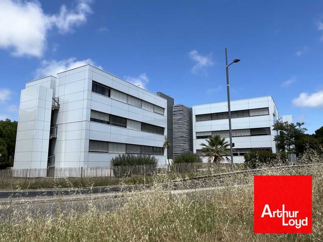 Emplacement de 1er ordre sur un rond point desser