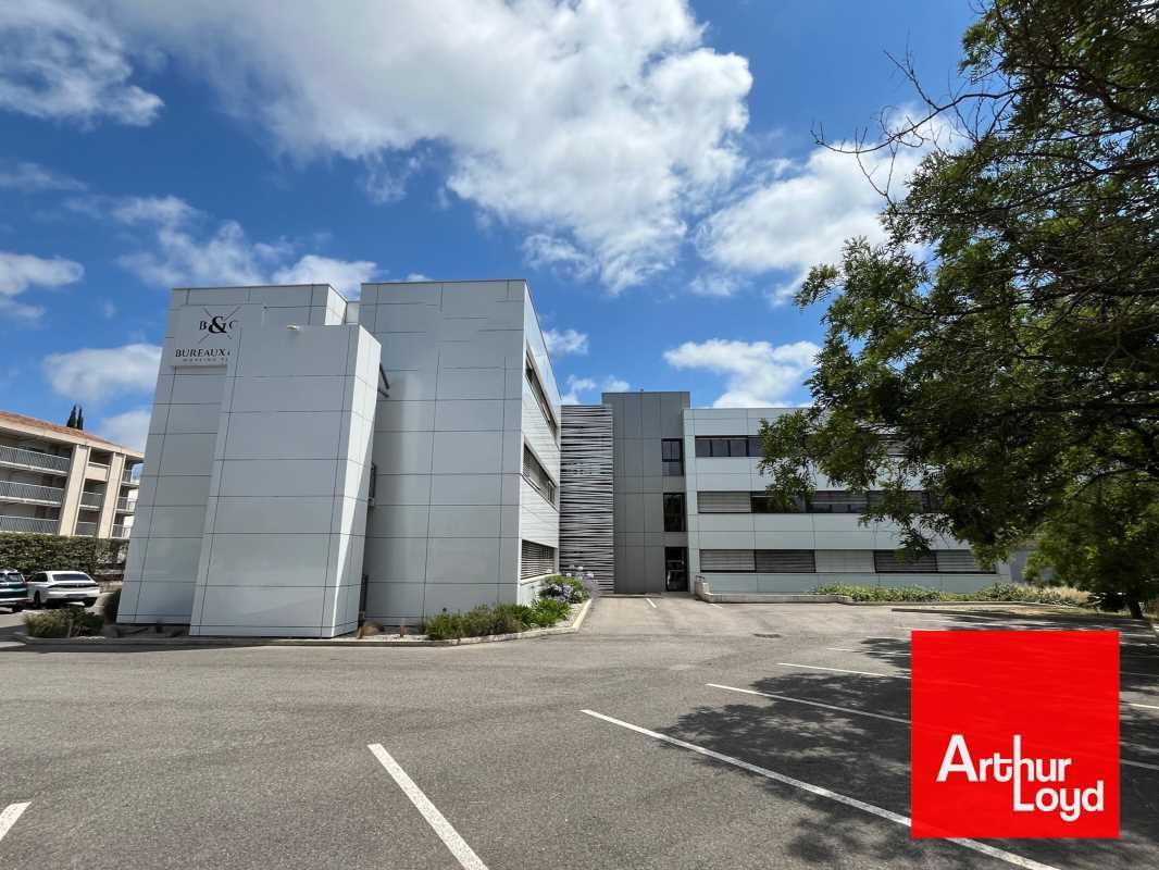 Emplacement de 1er ordre sur un rond point desser