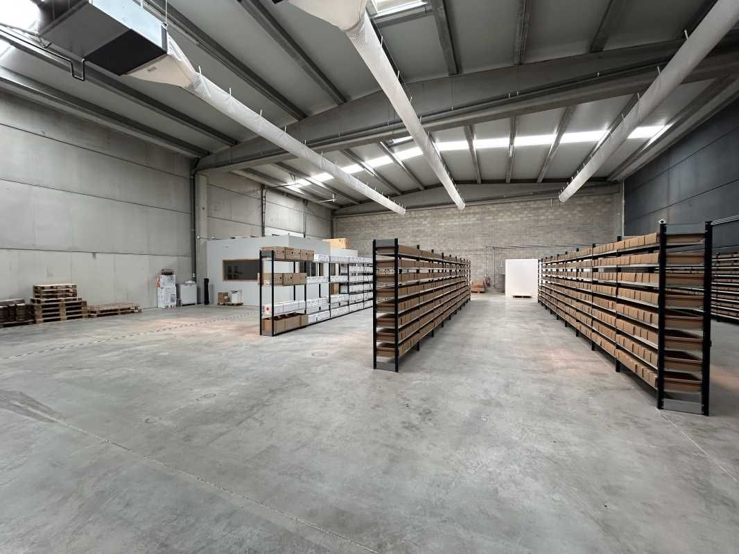 Arthur Loyd propose à la location un local d'acti