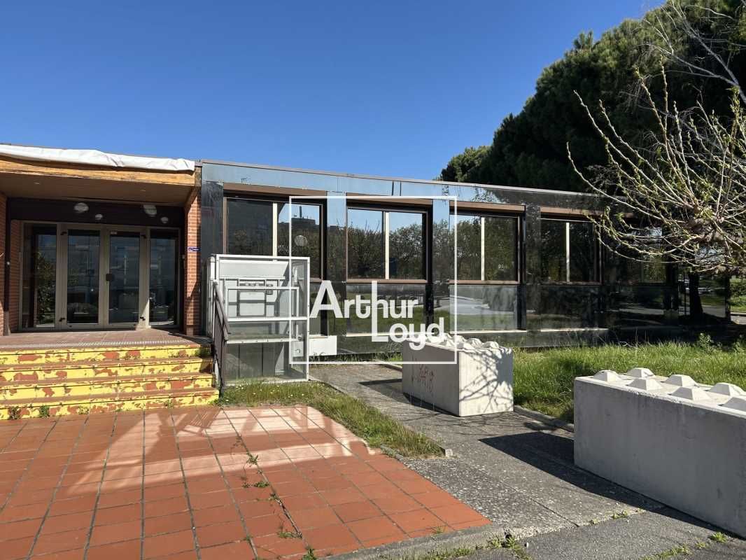 Nous vous proposons à la location, un bâtiment in