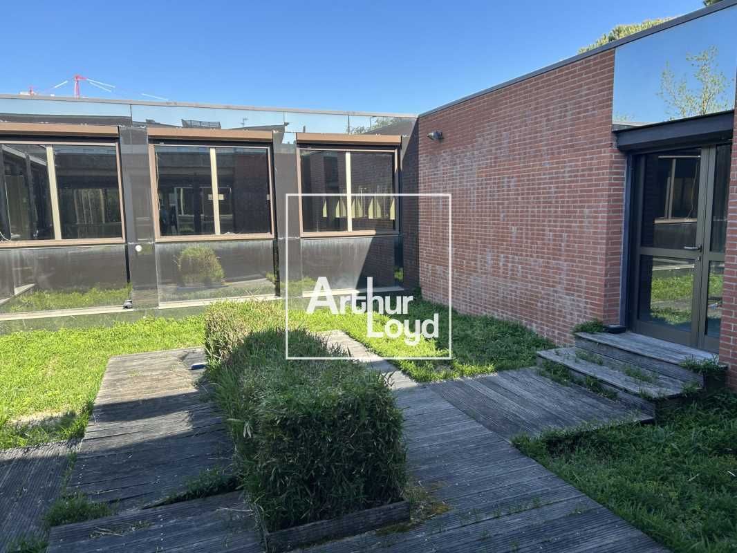 Nous vous proposons à la location, un bâtiment in