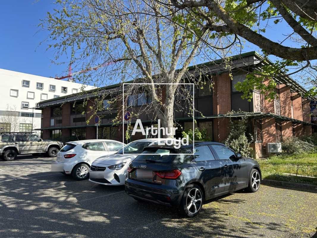 Nous proposons à la location un plateau de bureau