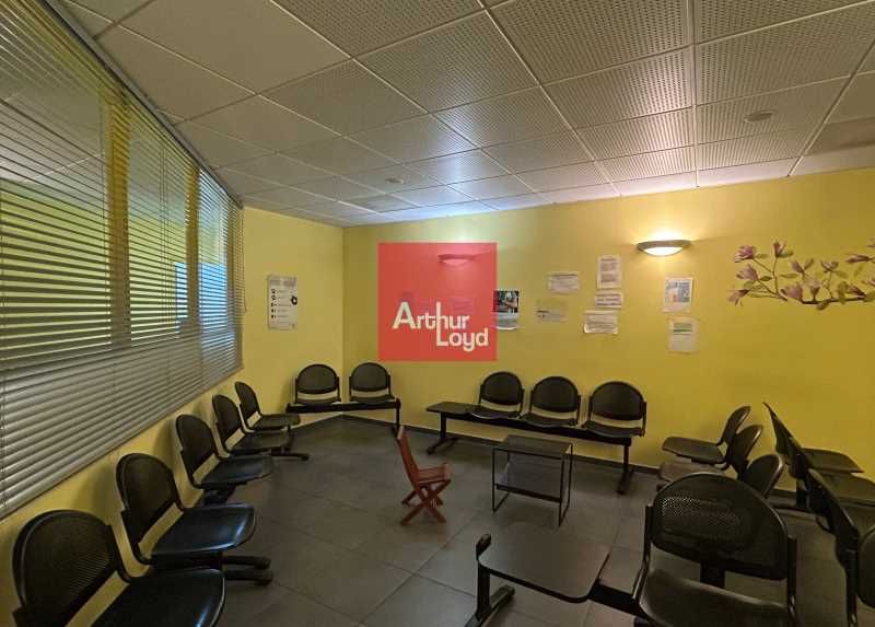 A vendre, au dernier étage d'un immeuble de stand