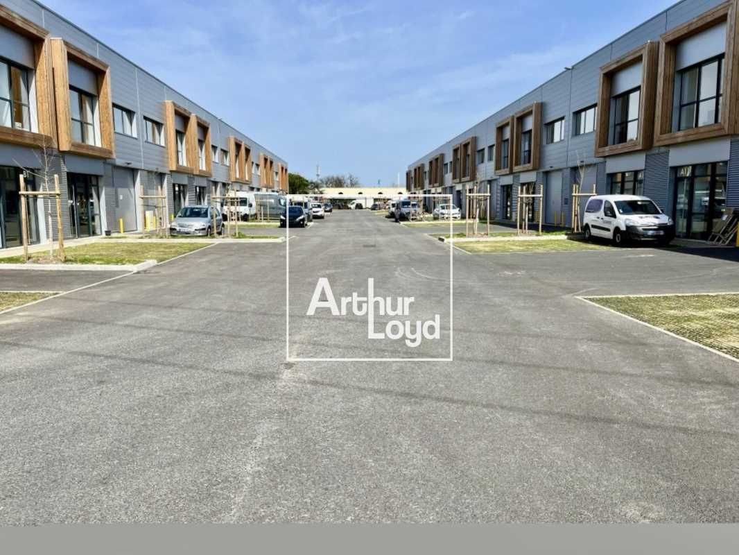 TOULOUSE ZI THIBAUD Parc visible depuis l'A 64  A