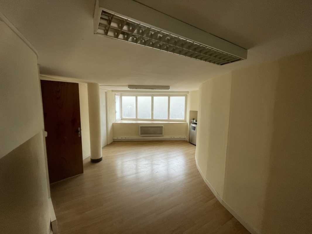 Arthur Loyd vous propose en centre-ville de Bézie