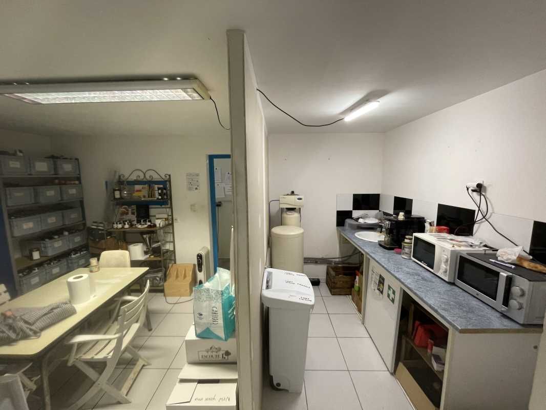 Arthur Loyd vous propose ce local d'activité de 3