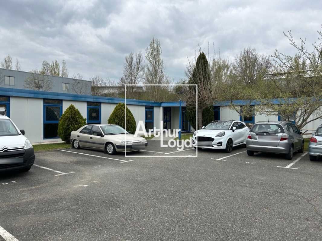 Situés en plein coeur d'une zone tertiaire, ces b