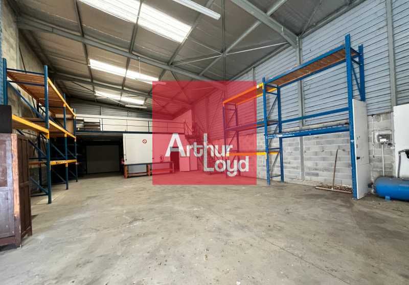 Local d'activité avec Bureaux - 305 m2 à louer - 