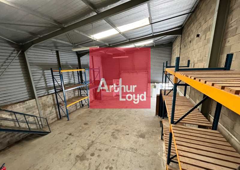 Local d'activité avec Bureaux - 305 m2 à louer - 