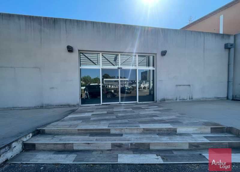 Découvrez ce local commercial de 422 m², idéaleme