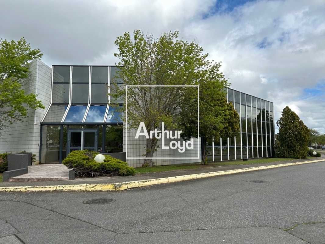 Bureaux d'une surface totale d'environ 2 412 m² s