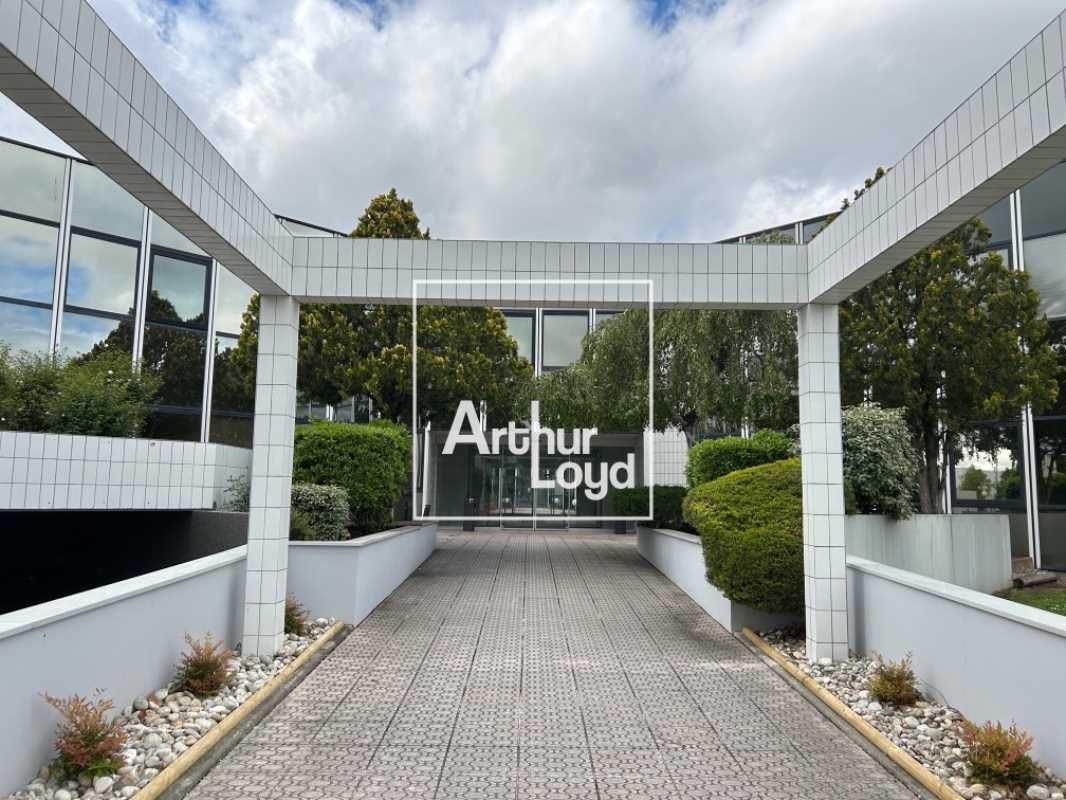 Bureaux d'une surface totale d'environ 2 412 m² s