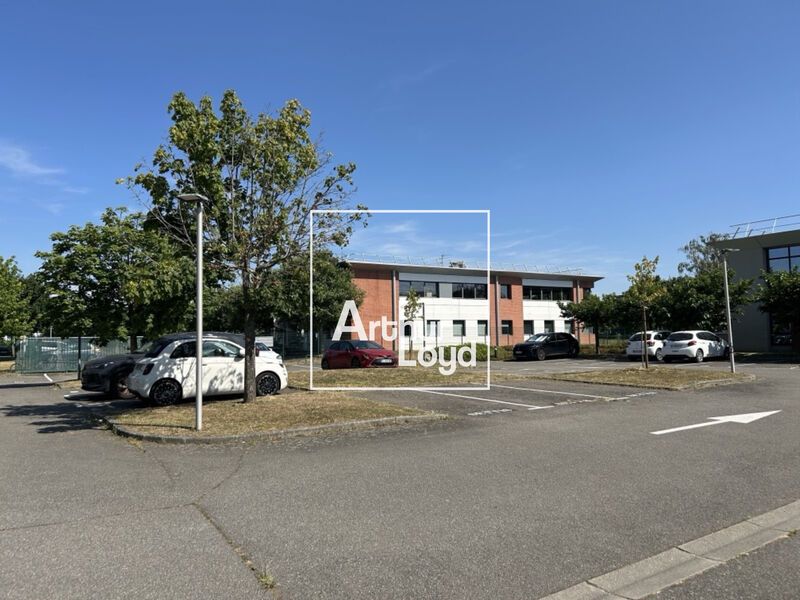 Nous proposons à la location des bureaux d'une su