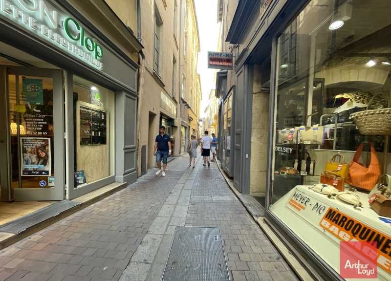 Découvrez un local commercial à céder, idéalement