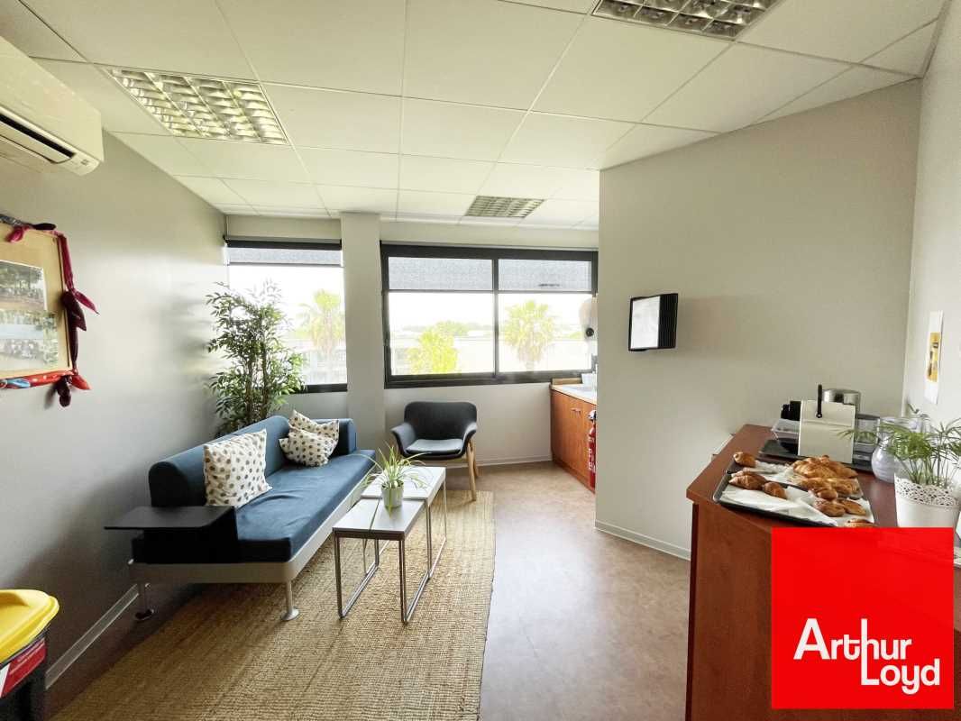 Dans un immeuble en R+2, nous vous proposons 2 ét