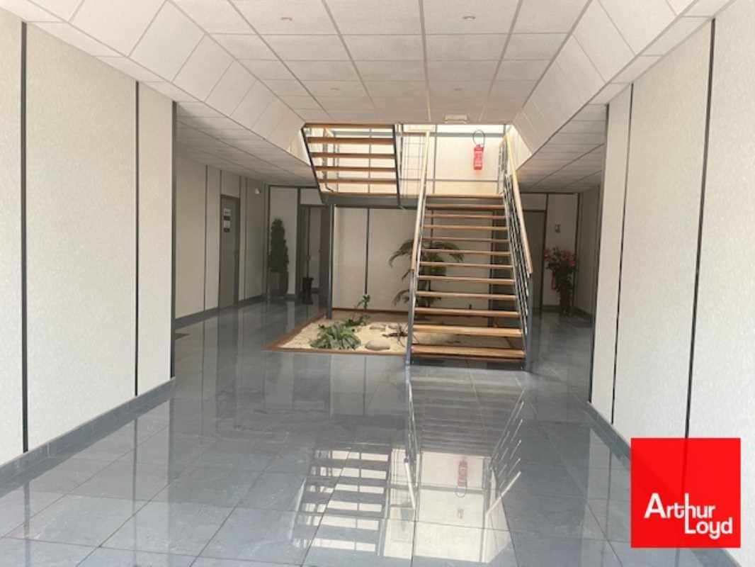 Nous vous proposons un plateau de bureaux de 487 