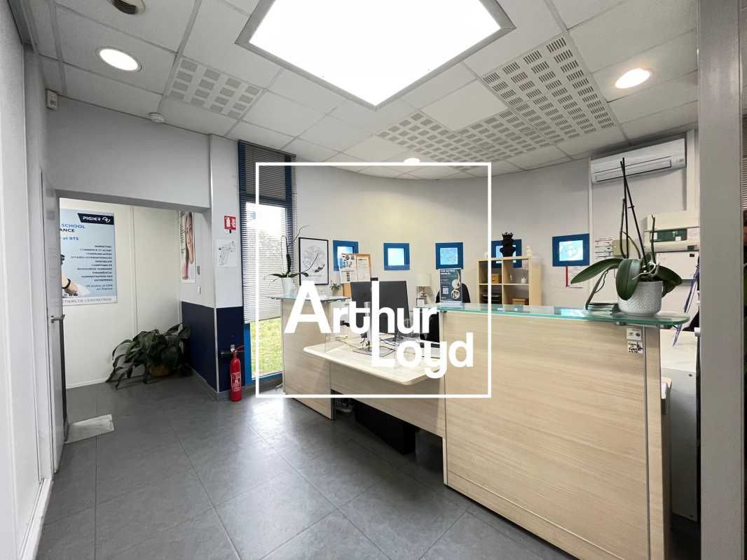 Nous vous proposons un immeuble tertiaire en R+1 