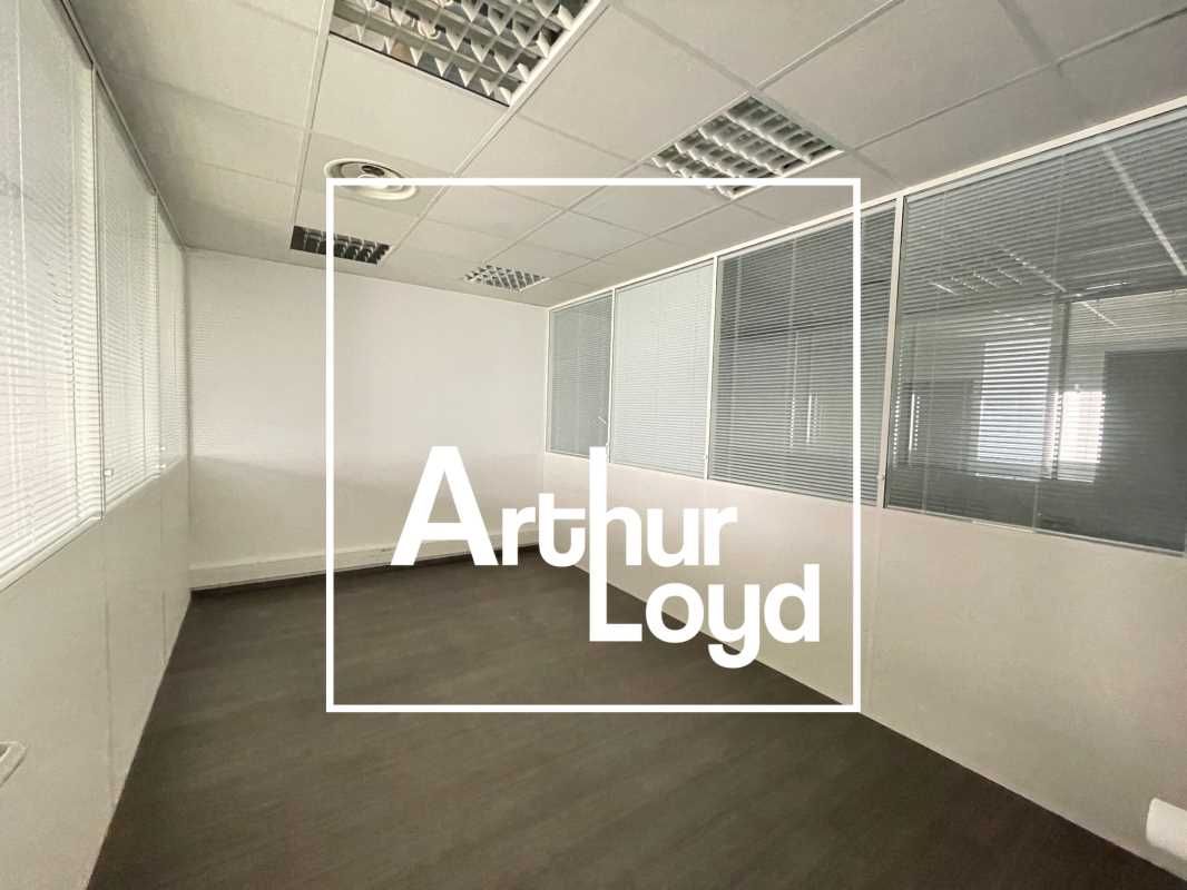 Au bord d'un axe passant avec belle visibilité, n