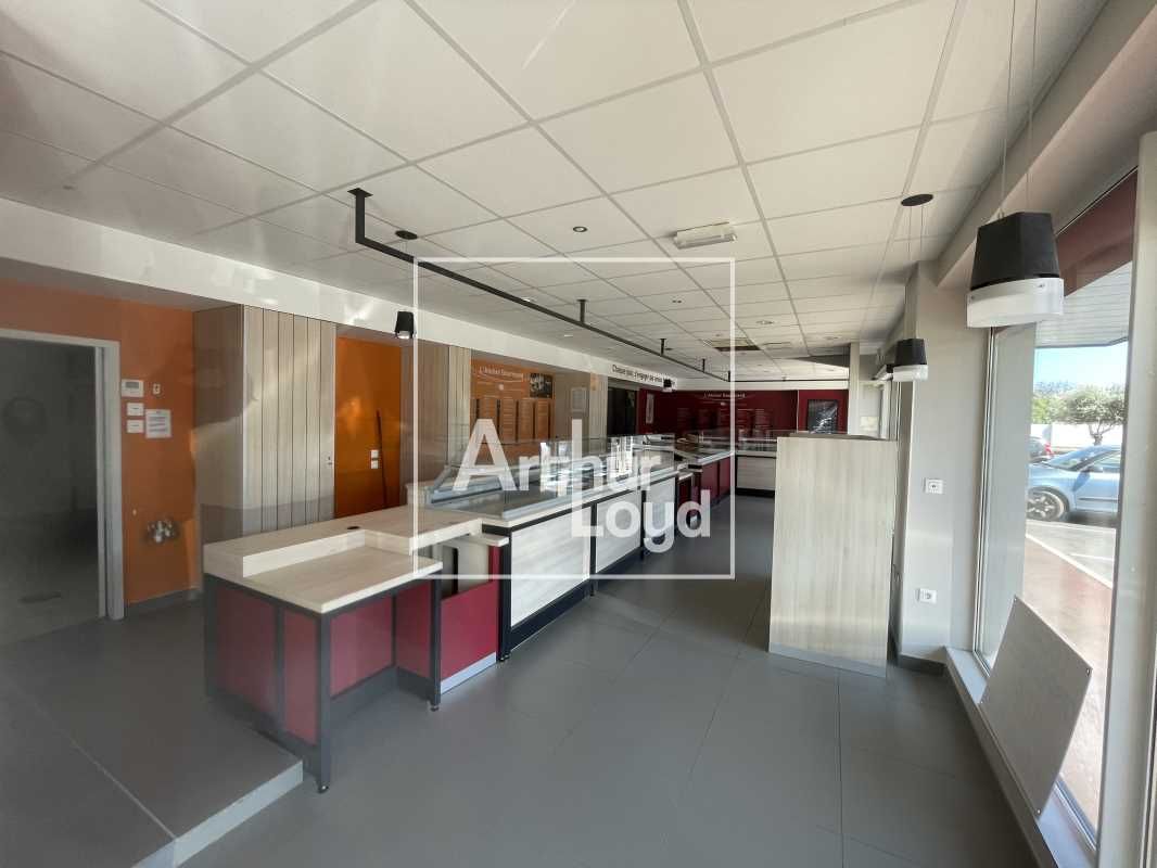 Situé au coeur d'un environnement commercial part