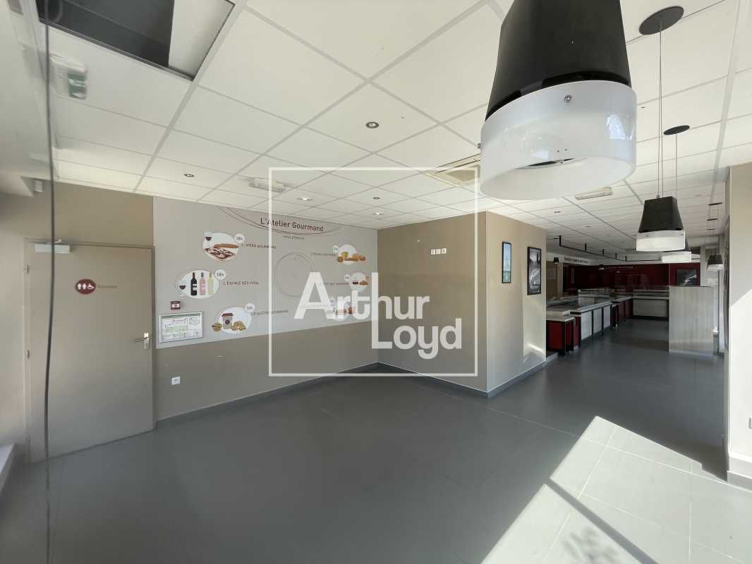 Situé au coeur d'un environnement commercial part