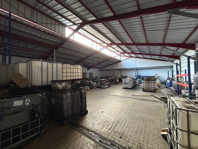 Arthur Loyd vous propose un local d'activité à lo