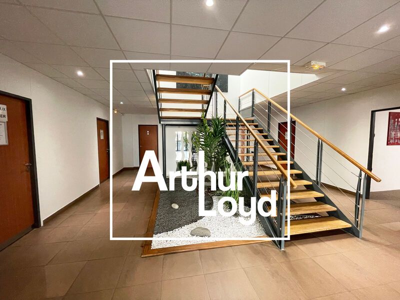 Nous vous proposons un bureau de 27 m² (utiles) d