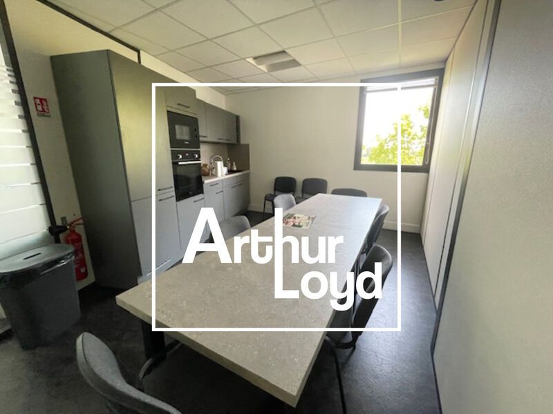 Nous vous proposons un plateau de bureaux aménagé