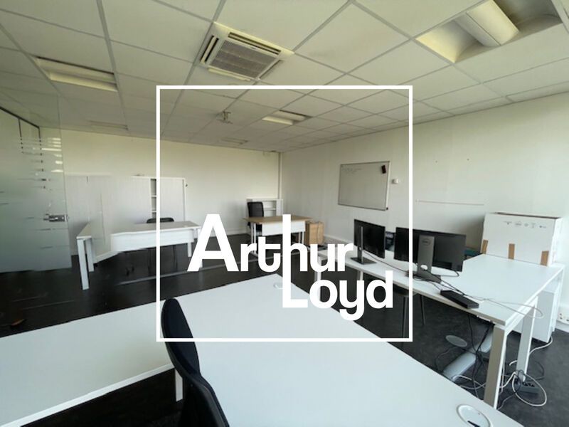 Nous vous proposons un plateau de bureaux aménagé