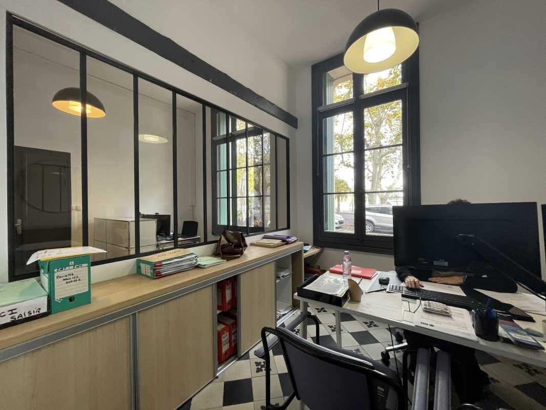Unique à Béziers, bureaux entièrement restaurés e