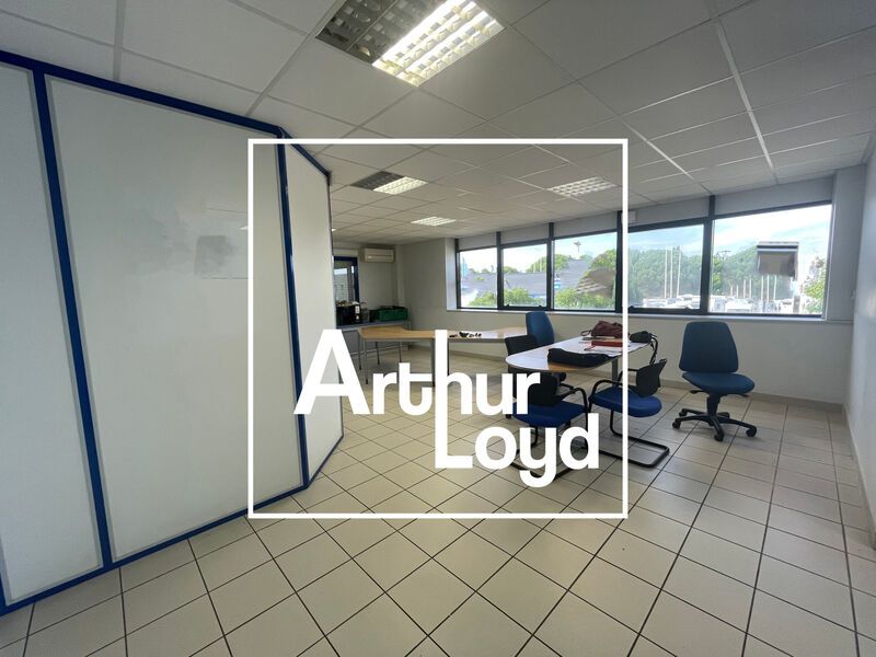 Cet immeuble de bureaux de 317 m², situé sur la