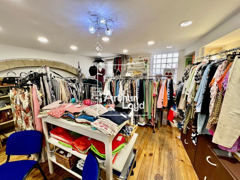 Situé au coeur d'un quartier commerçant emblémati