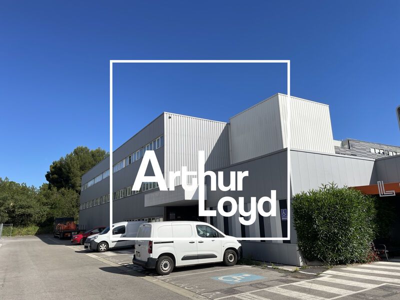 Nous vous proposons deux lots de bureaux de 142 e