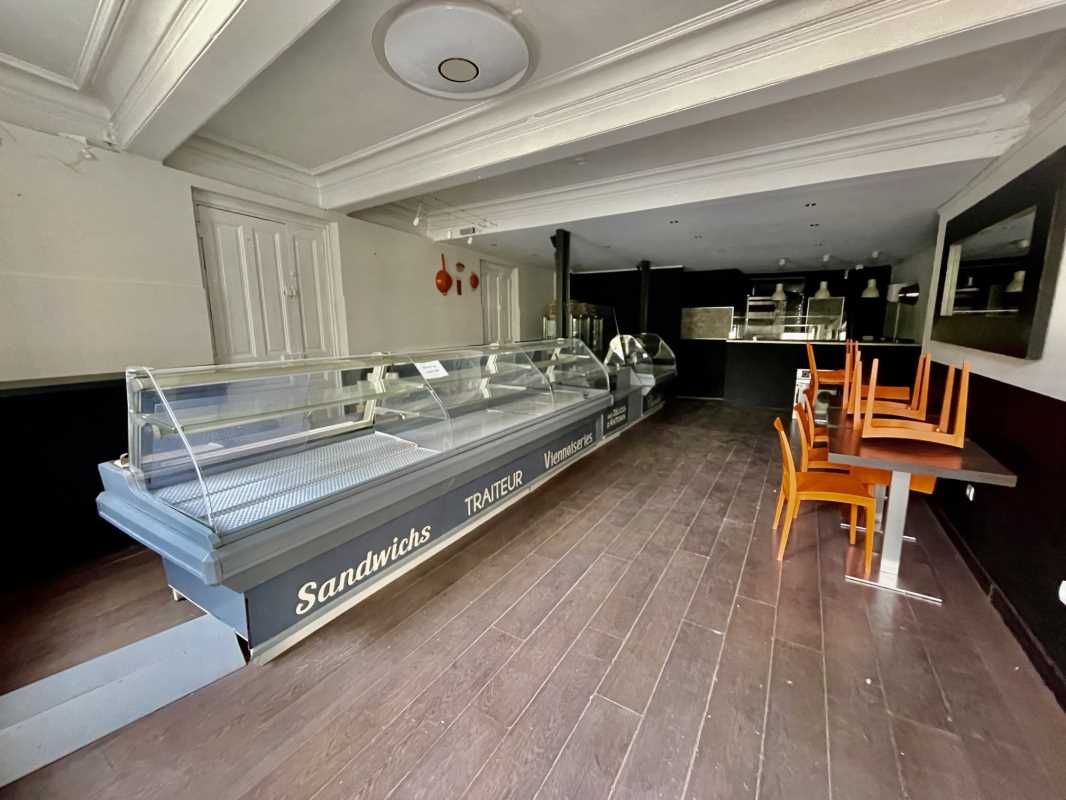 Nous vous proposons à la vente, ce local commerci