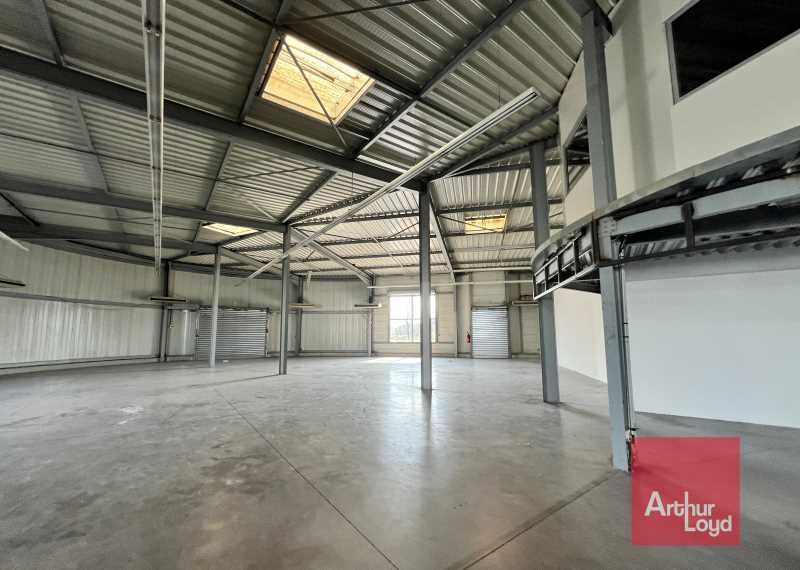 À louer, un local commercial de 400 m² bénéfician