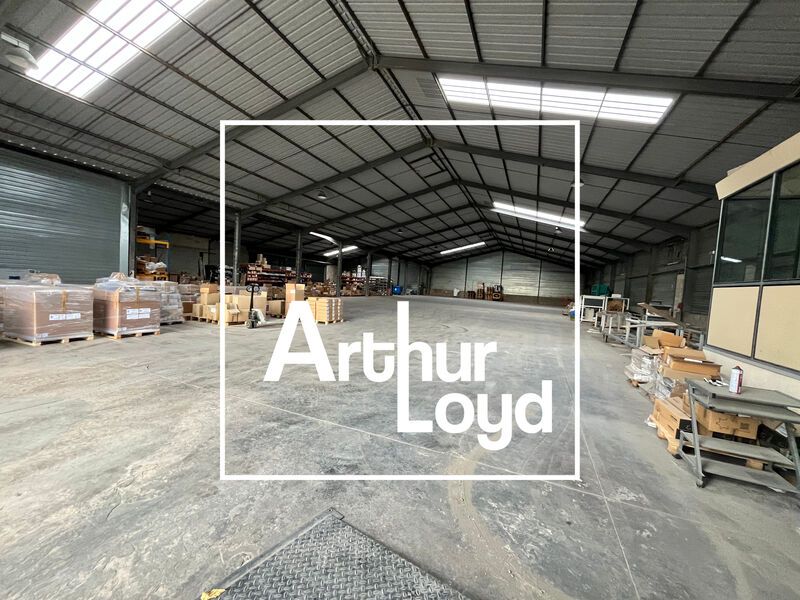 Ensemble immobilier d'activités de 2.225 m² dispo