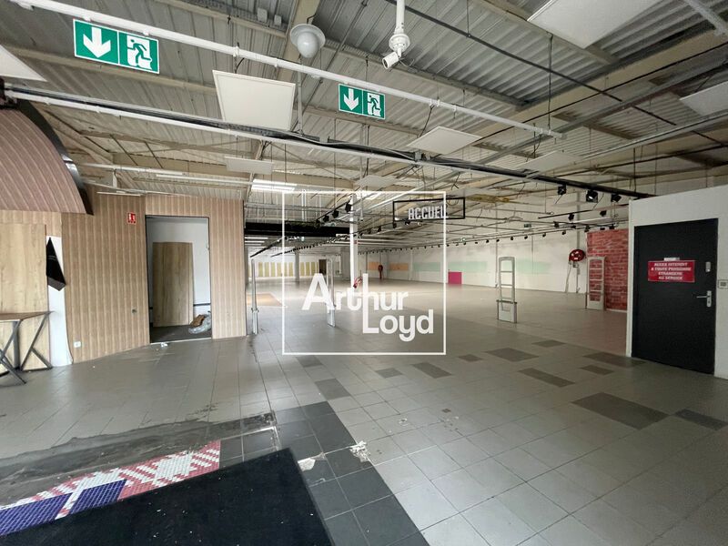 Cellule commerciale disponible à la location au s