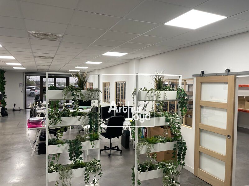 Local commercial à louer de 266 m2, dans la zone 