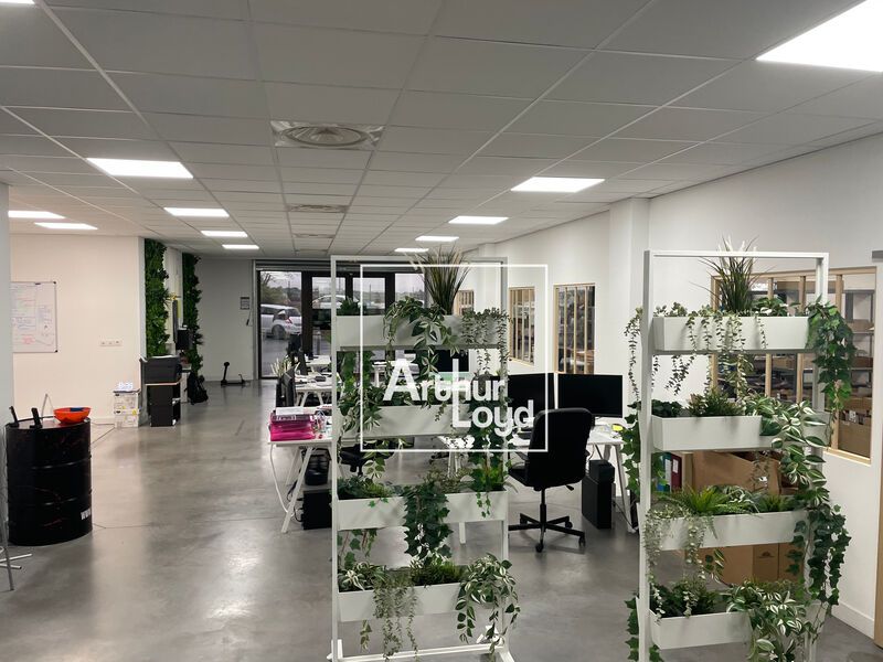 Local commercial à louer de 266 m2, dans la zone 