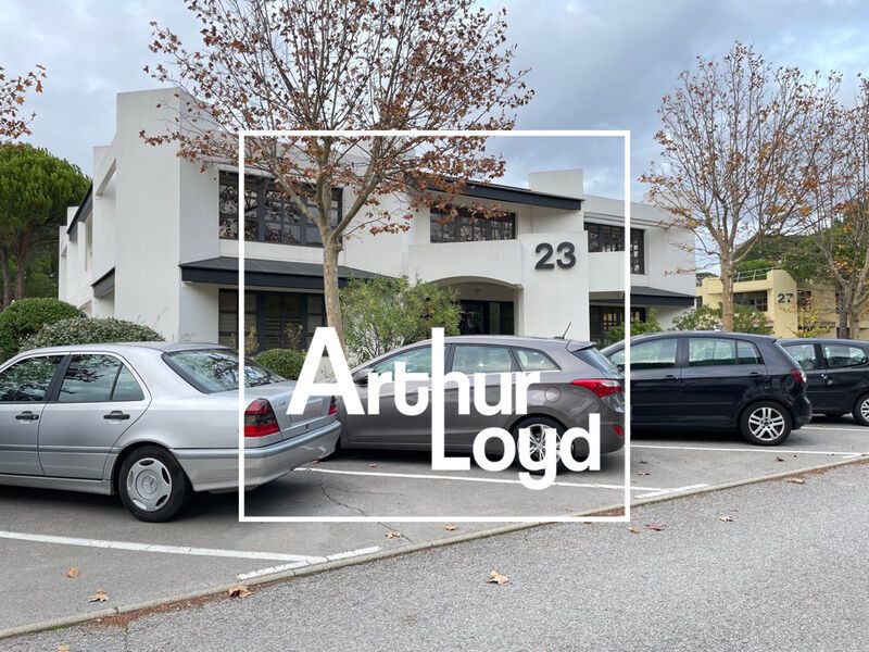 Situés dans le Parc Club du Millénaire, nous vous