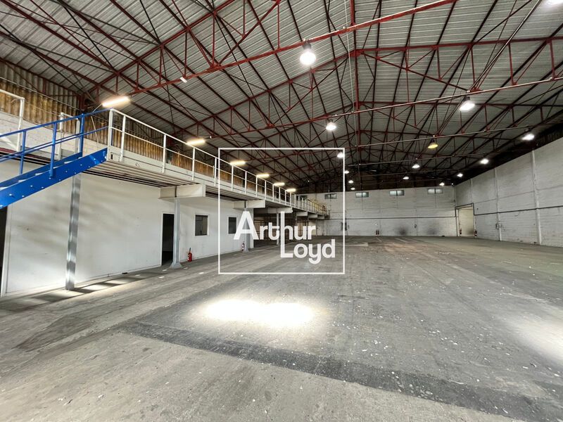 BATIMENT INDEPENDANT AVEC COUR Découvrez cette op