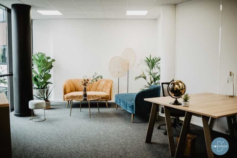 Au sein du parc tertiaire de Schiltigheim, Rive G