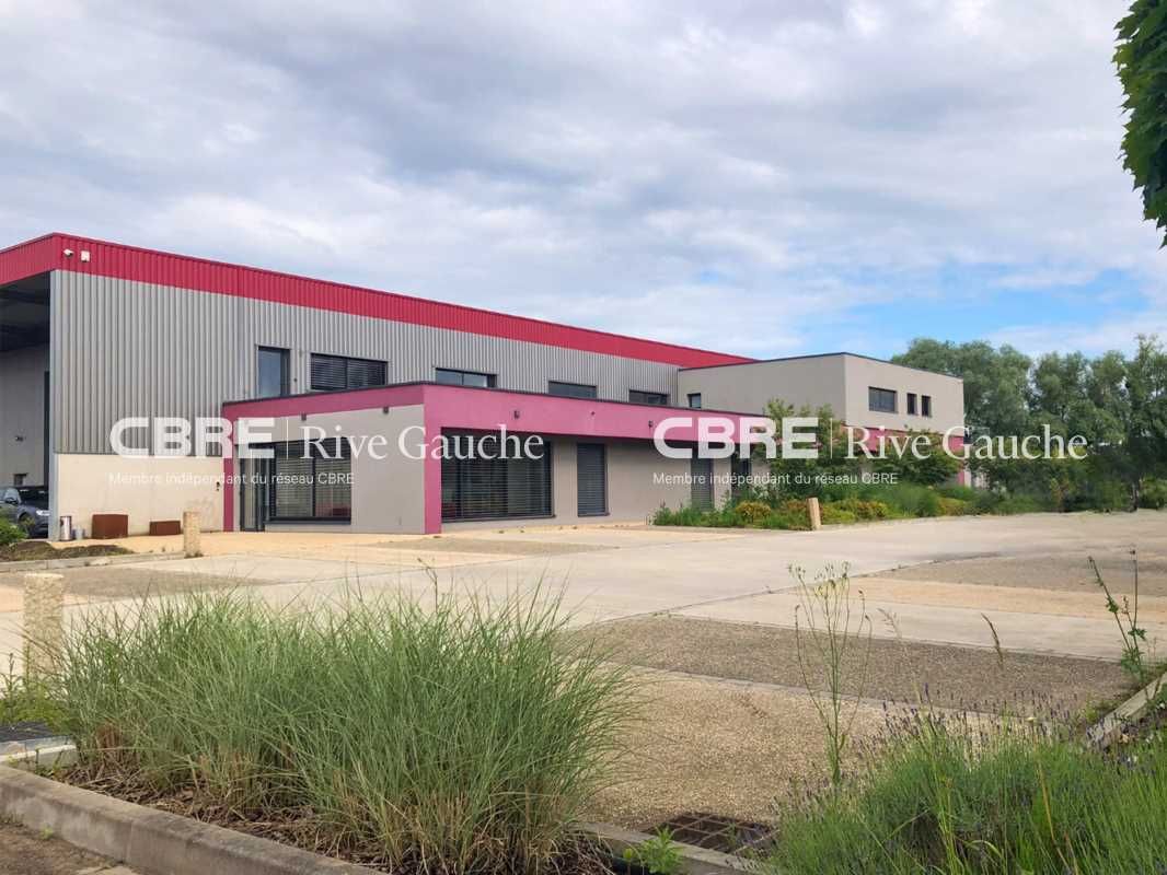 Bâtiment récent (2016) offrant d'excellentes pres