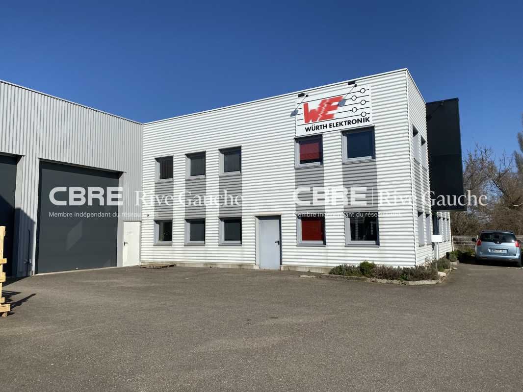 Au sein d'un bâtiment à usage de bureaux, Rive Ga