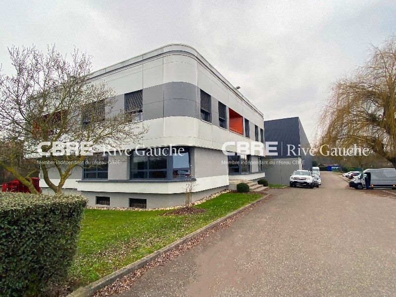 Bâtiment autonome à usage mixte (hall/bureaux) de