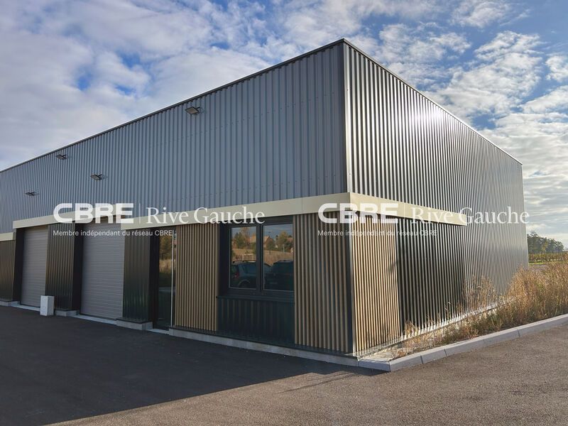 Ensemble immobilier composé de deux bâtiments à c