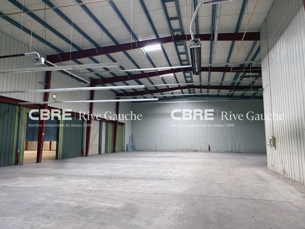 Bâtiment industriel autonome d'une superficie tot