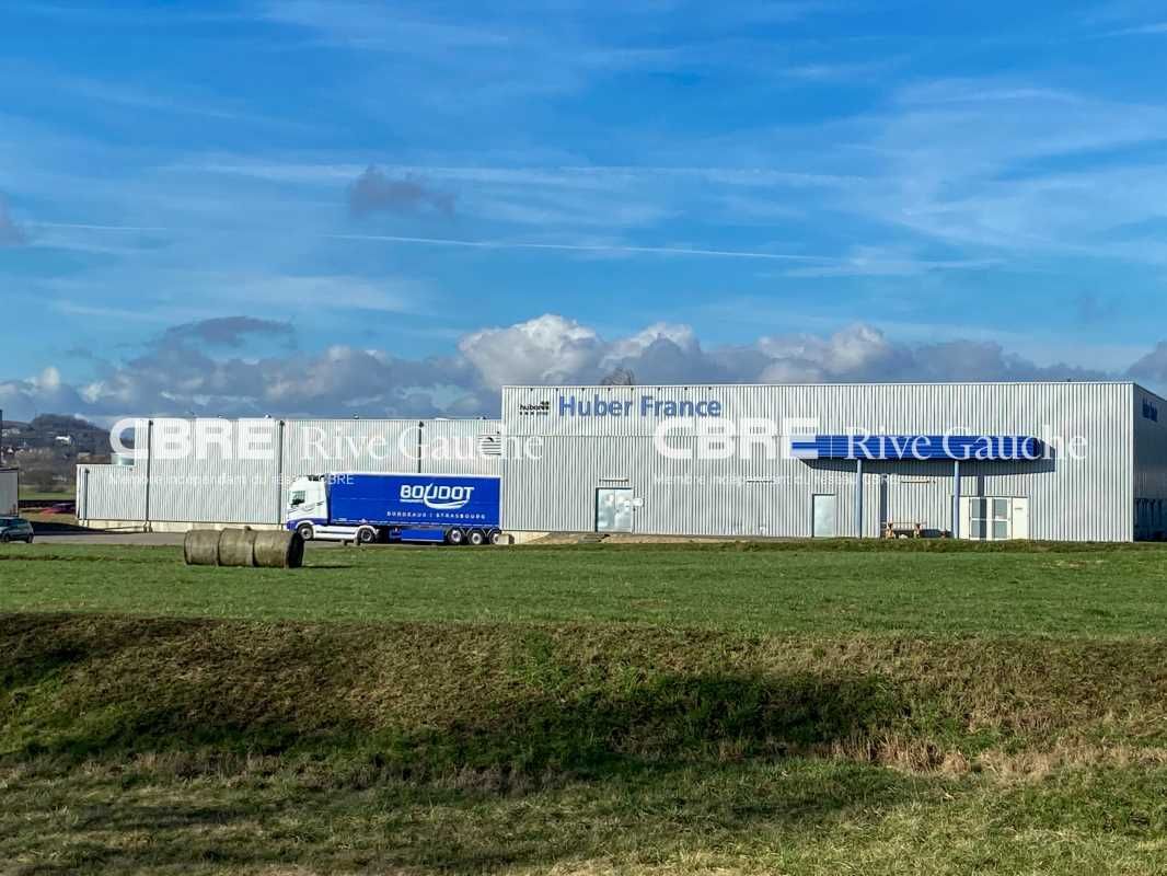 Surface de stockage ou d'activités offrant d'exce