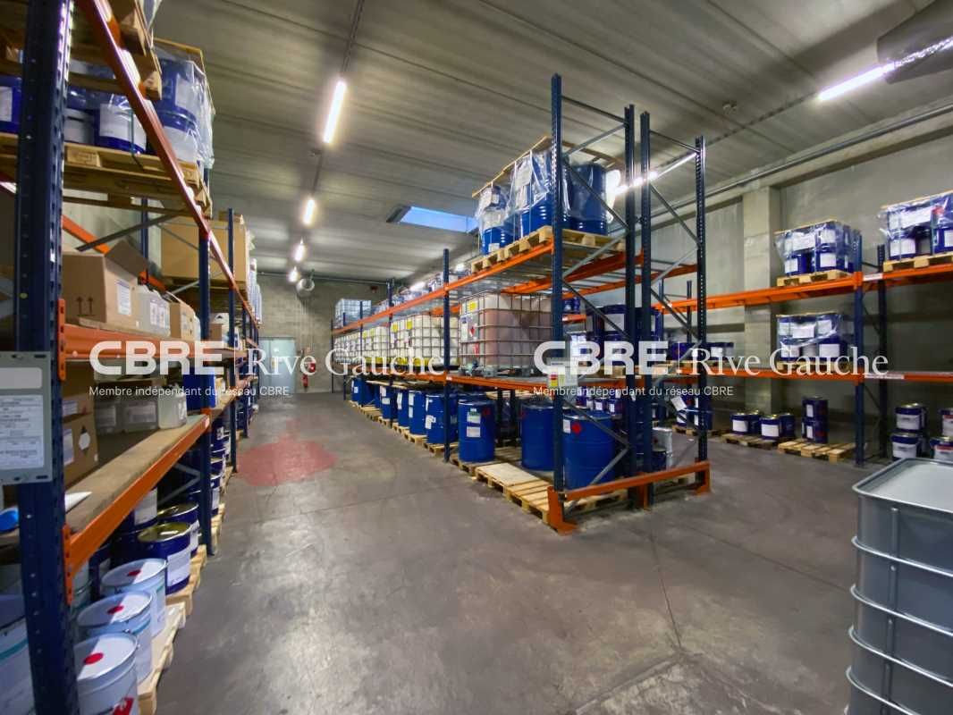 Surface de stockage ou d'activités offrant d'exce